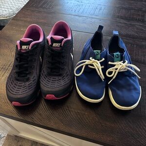 Sneaker Bundle (2 pairs) Nike and Merrell- size 7